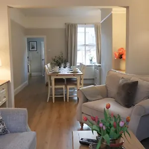 Luxury Living Outside The Walls - Sleeps Six! Holiday home Chester