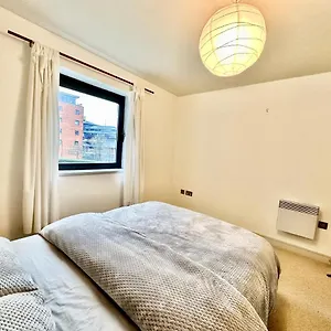 Apartment Cosy Canal View Bay, Cardiff